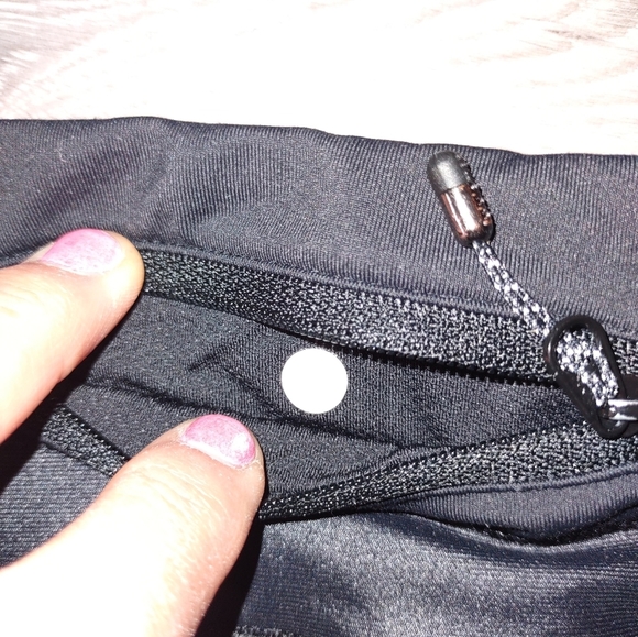 LULULEMON black run inspire cropped leggings - Picture 5 of 6